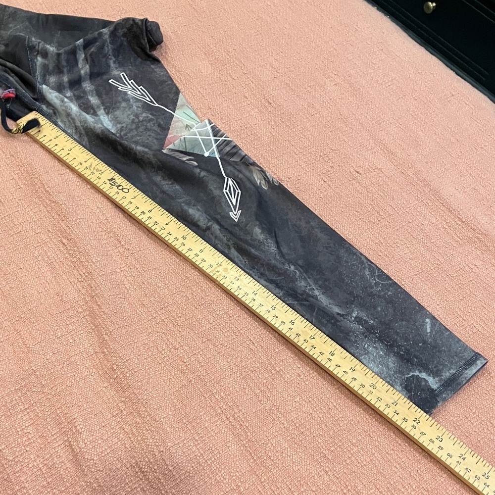 Evolution & Creation yoga 3/4 length capri leggings - feather arrow dream catche - Picture 7 of 16